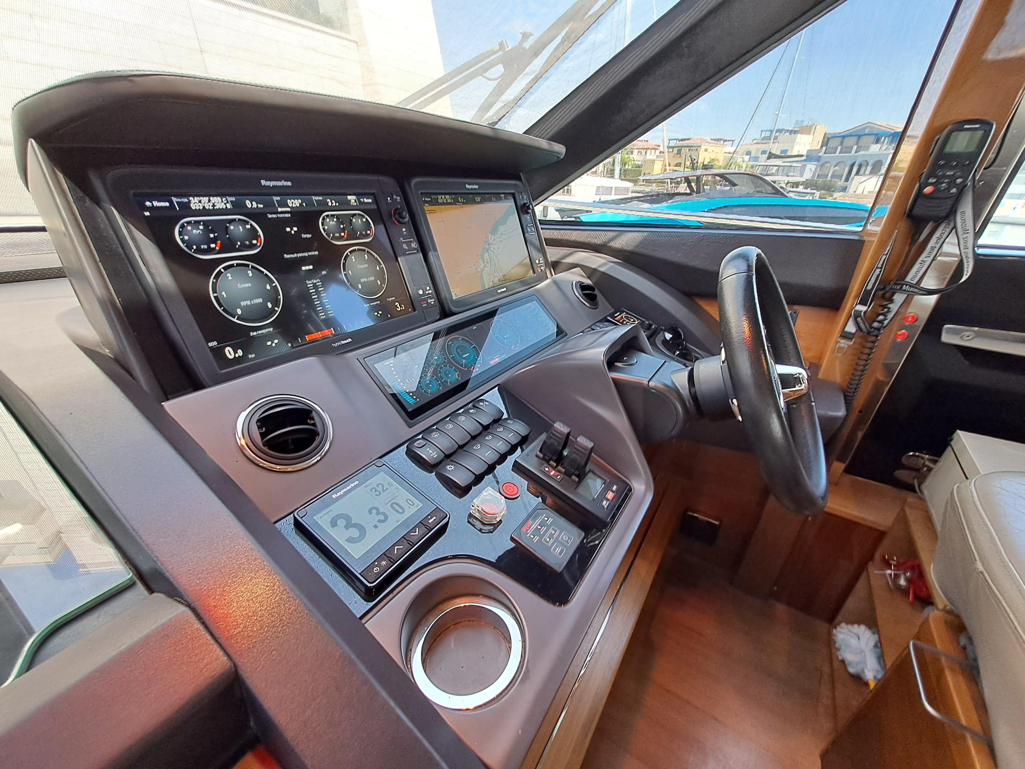 Princess 68 for sale - lower helm