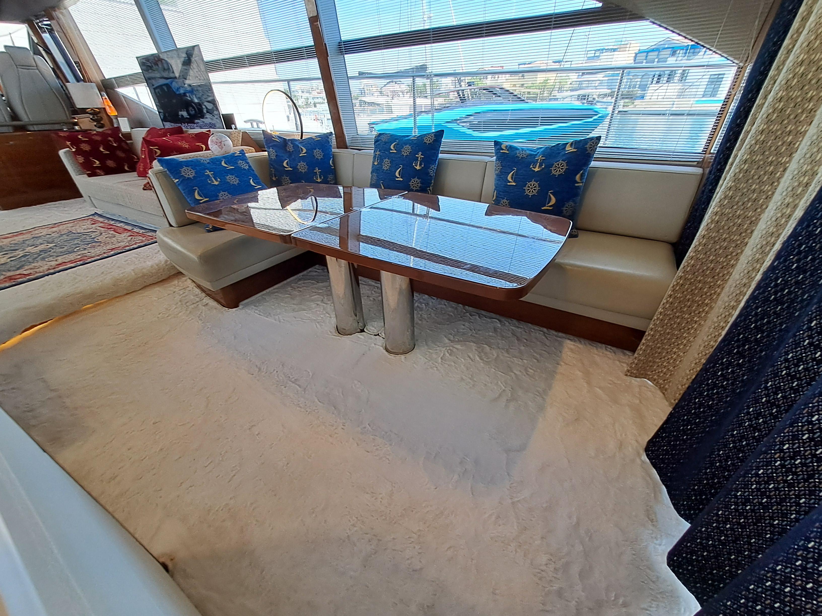 Princess 68 for sale - dinette