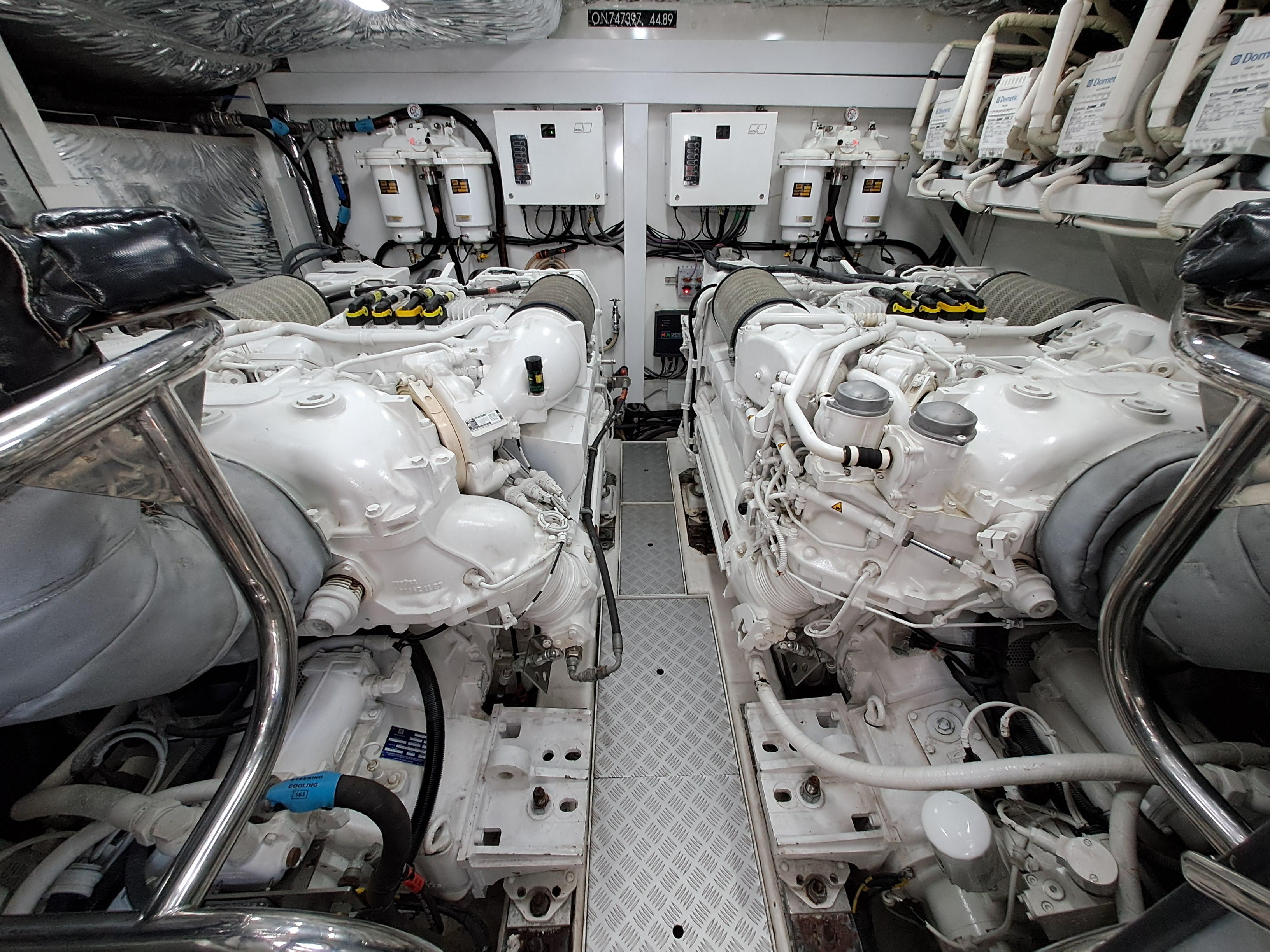 Princess 68 for sale - engine bay