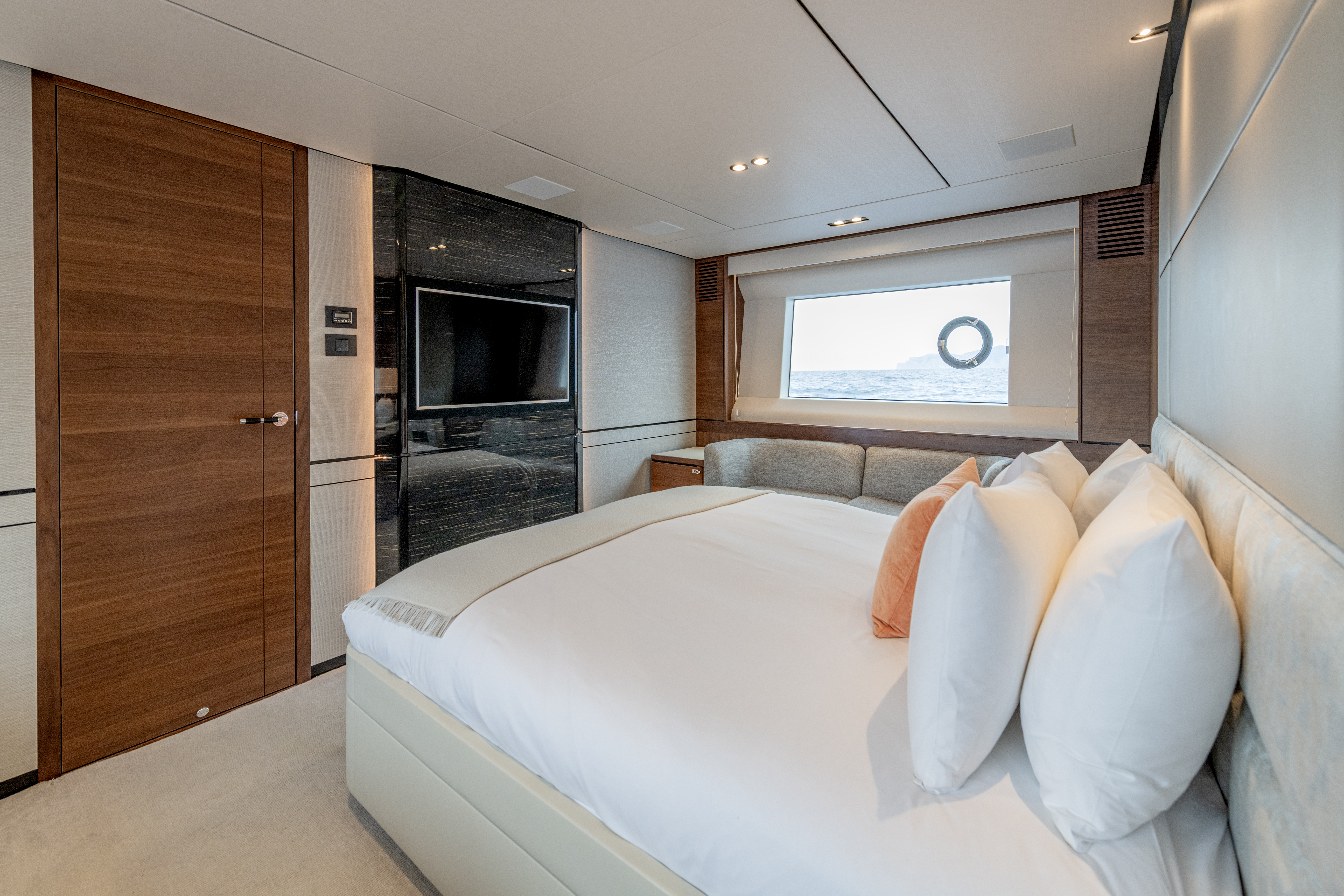 Princess Y75 - Owner's Cabin