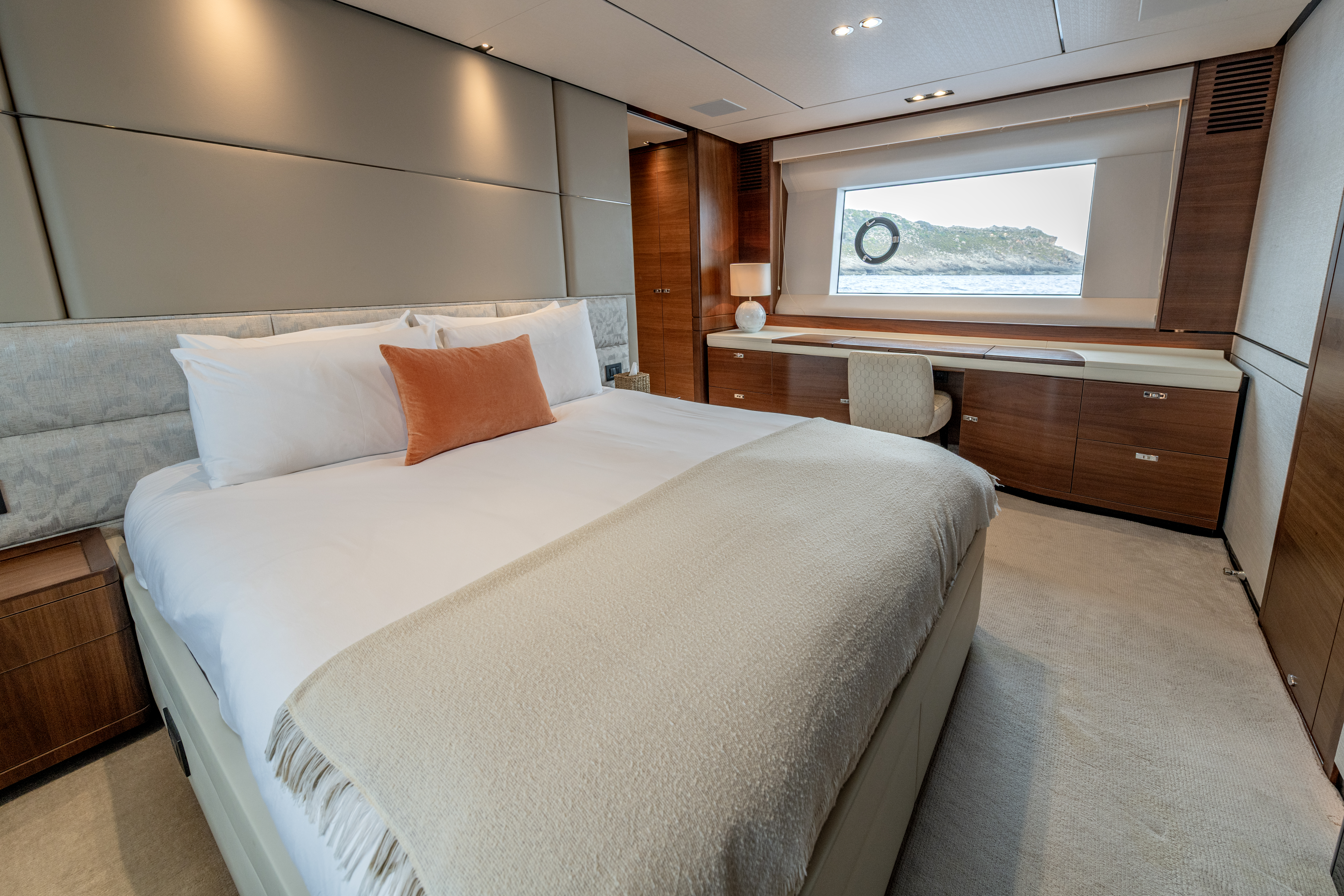 Princess Y75 - Owner's Cabin
