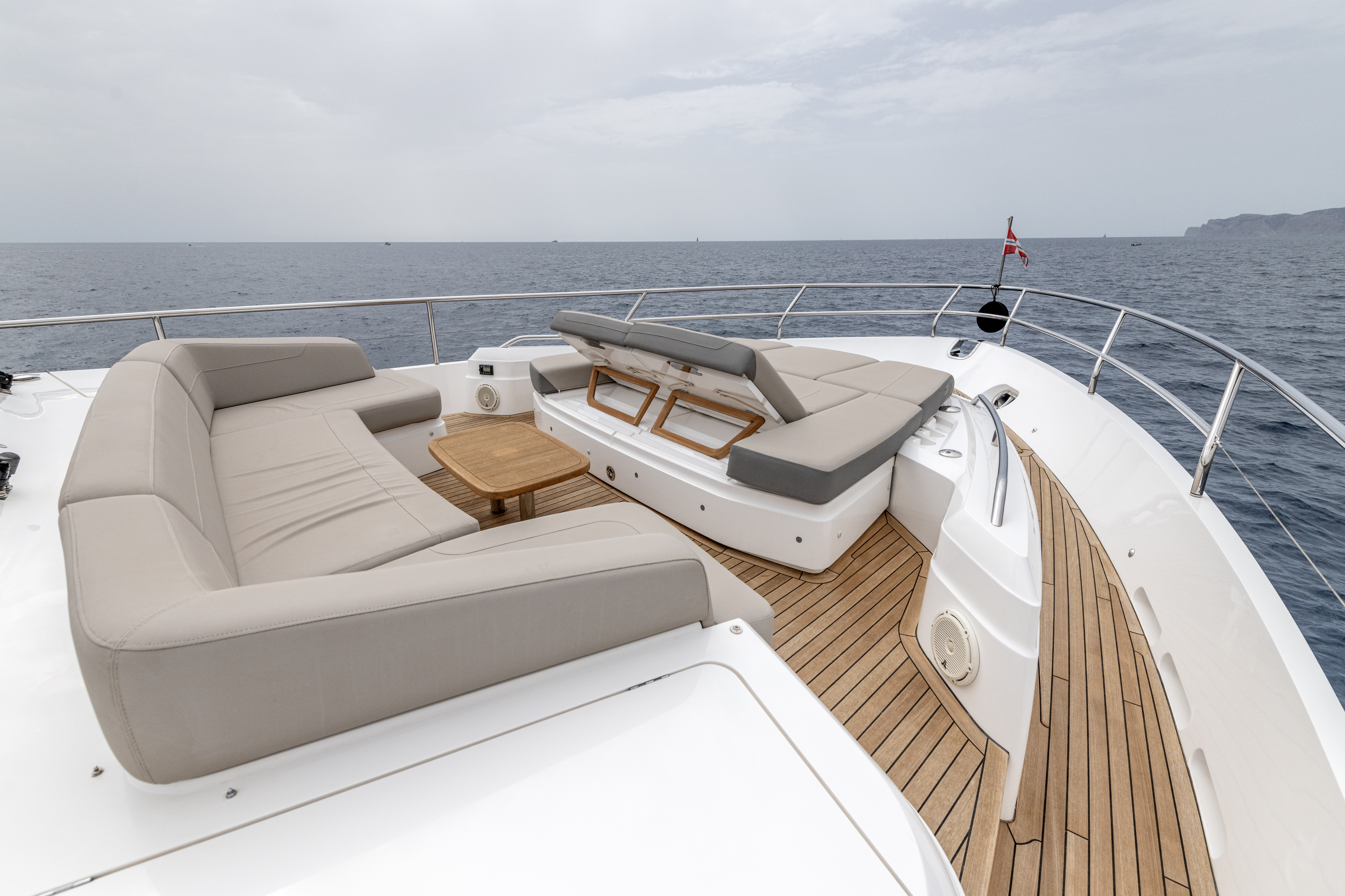 Princess Y75 - Bow Area