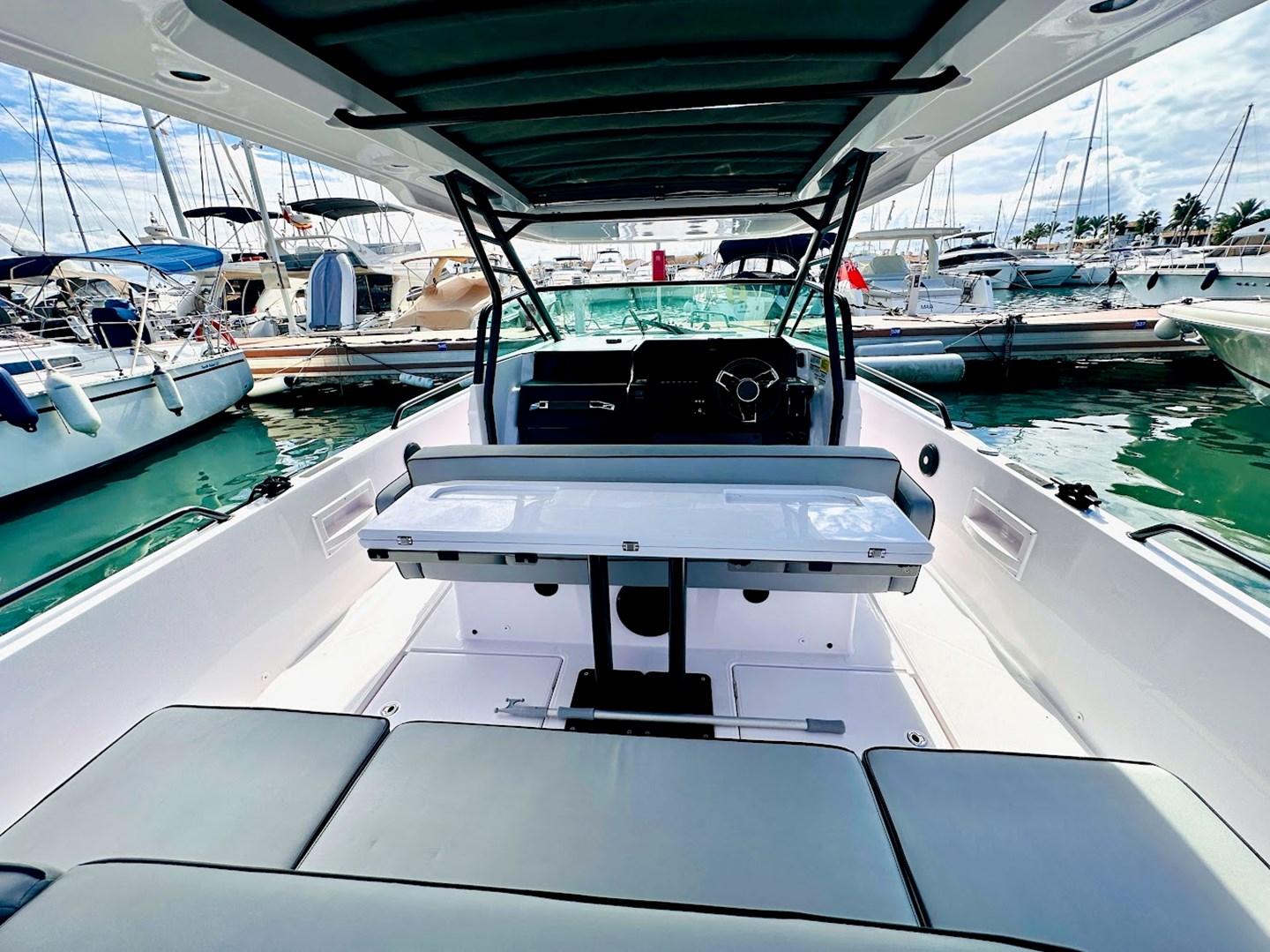Axopar 37 Sun Top - Cockpit