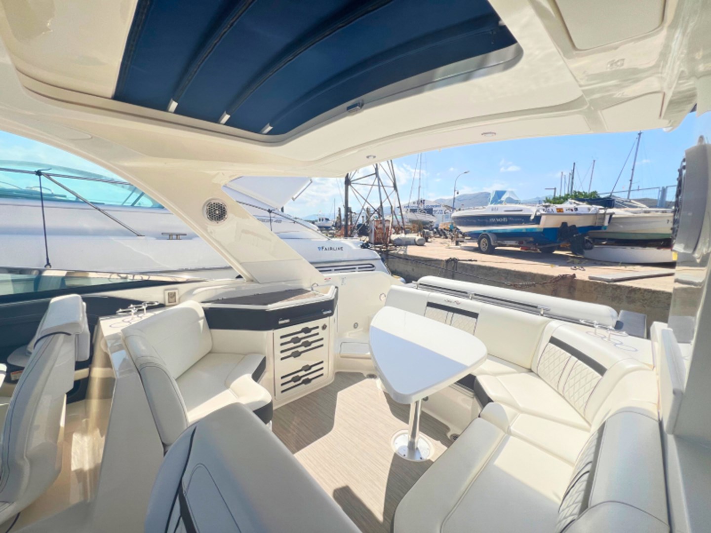 Sea Ray SLX 310 - Cockpit