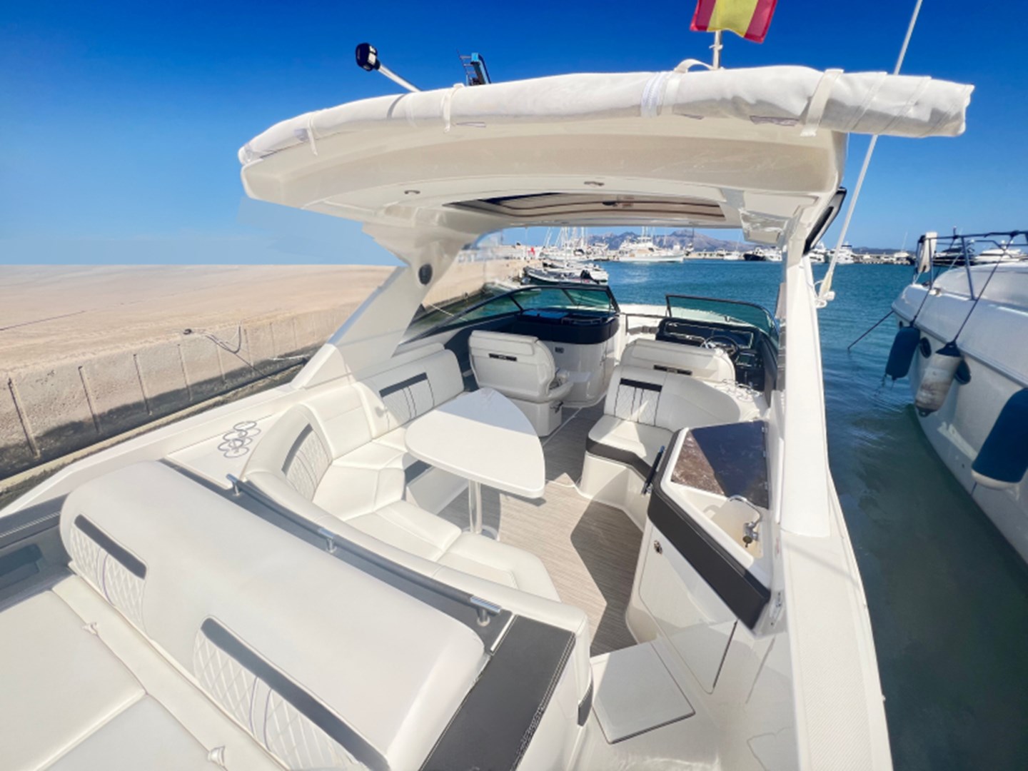 Sea Ray SLX 310 - Cockpit