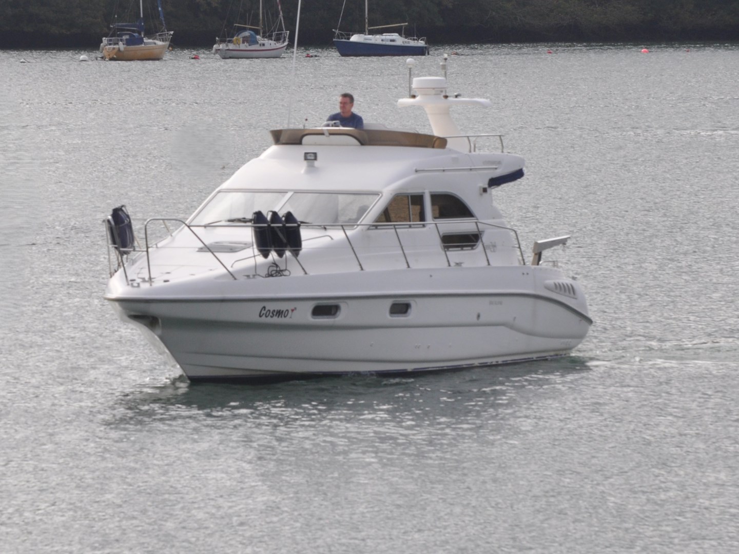 Port Bow of Sealine 330 Statesman