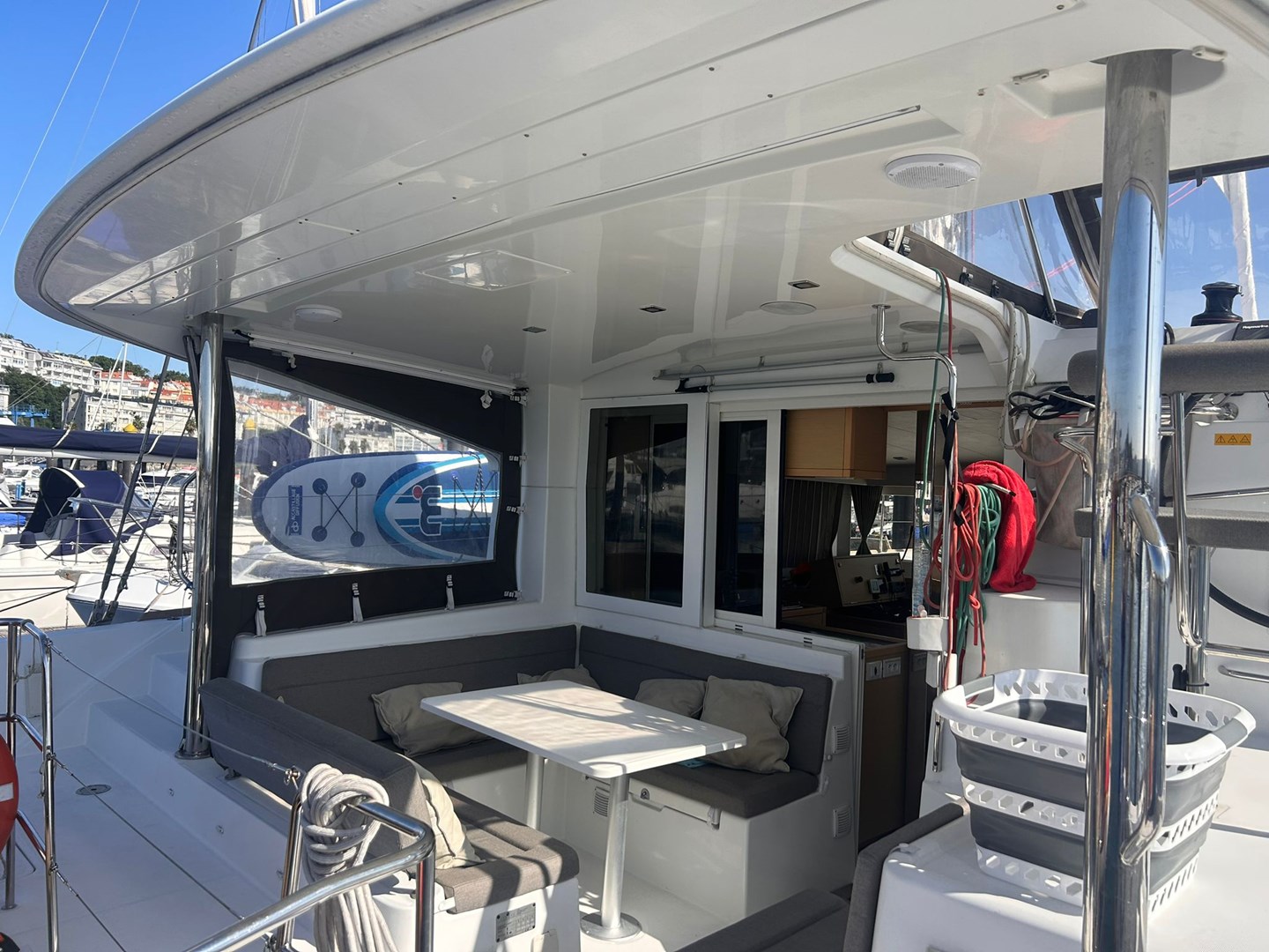 Lagoon 39 - cockpit