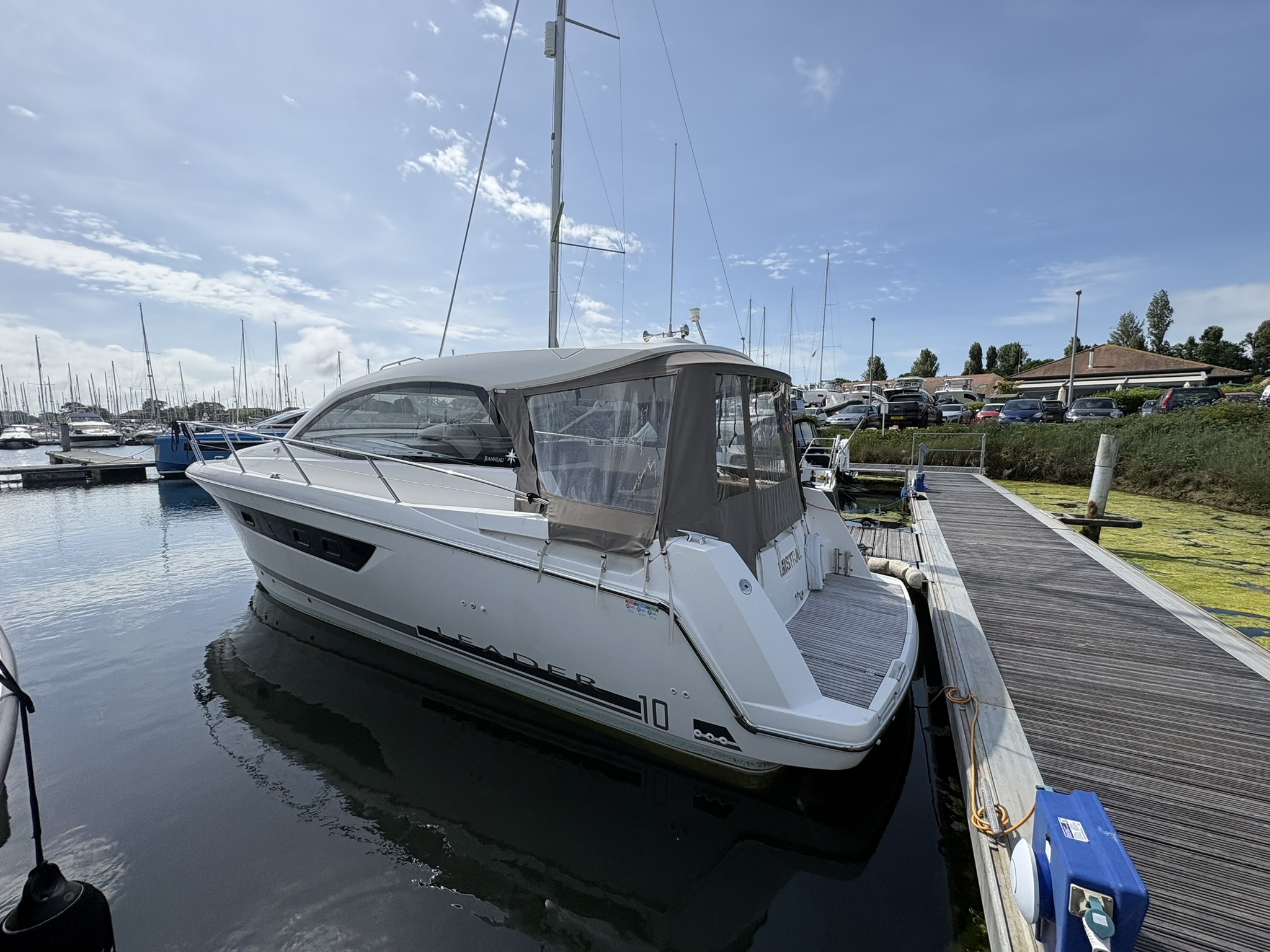 2010 Jeanneau Leader 10