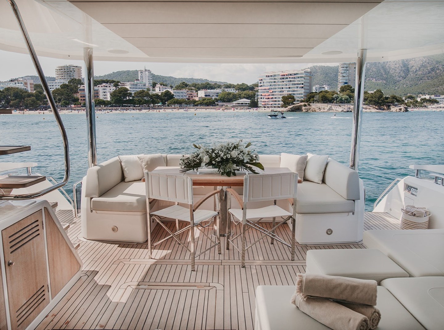 Sunseeker 76 Yacht - Cockpit