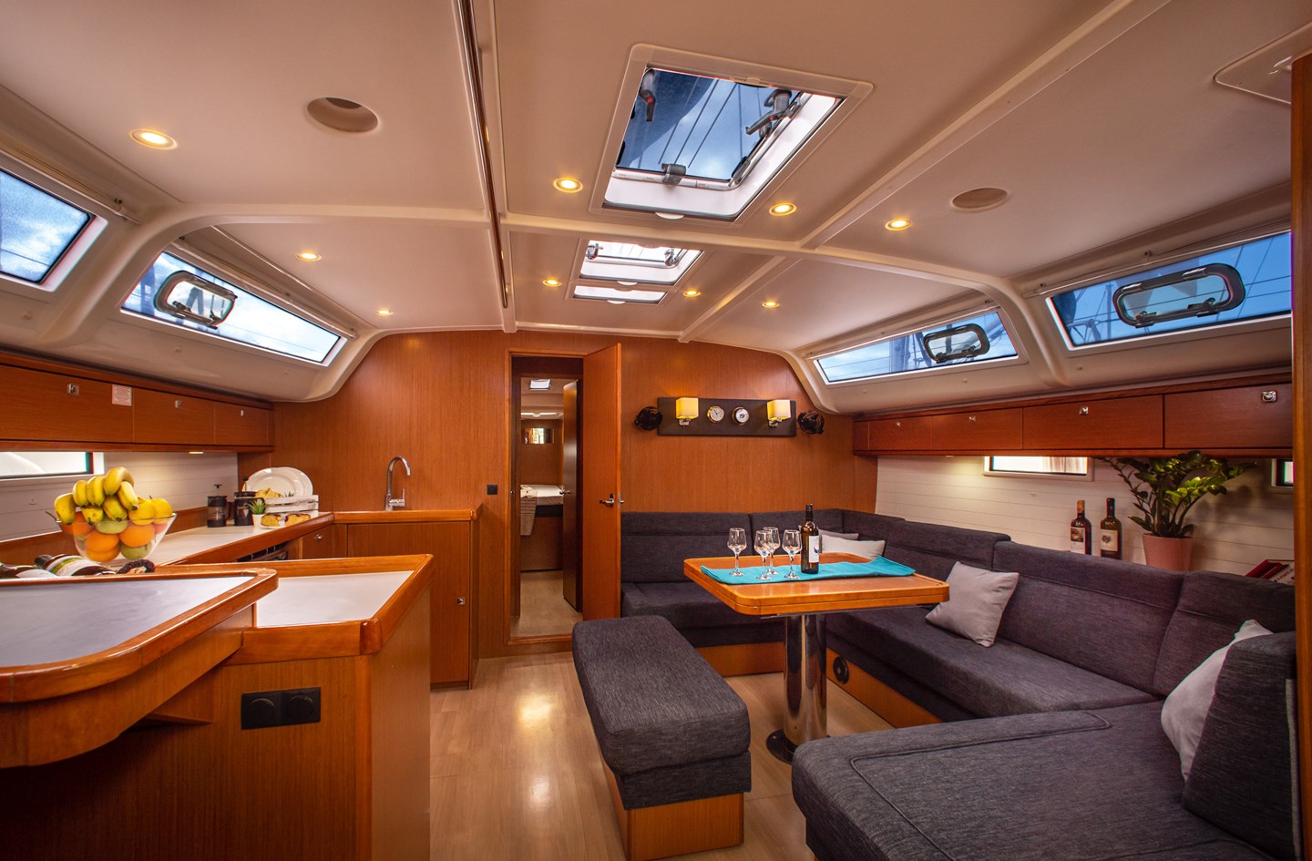 Bavaria 51 Cruiser - saloon