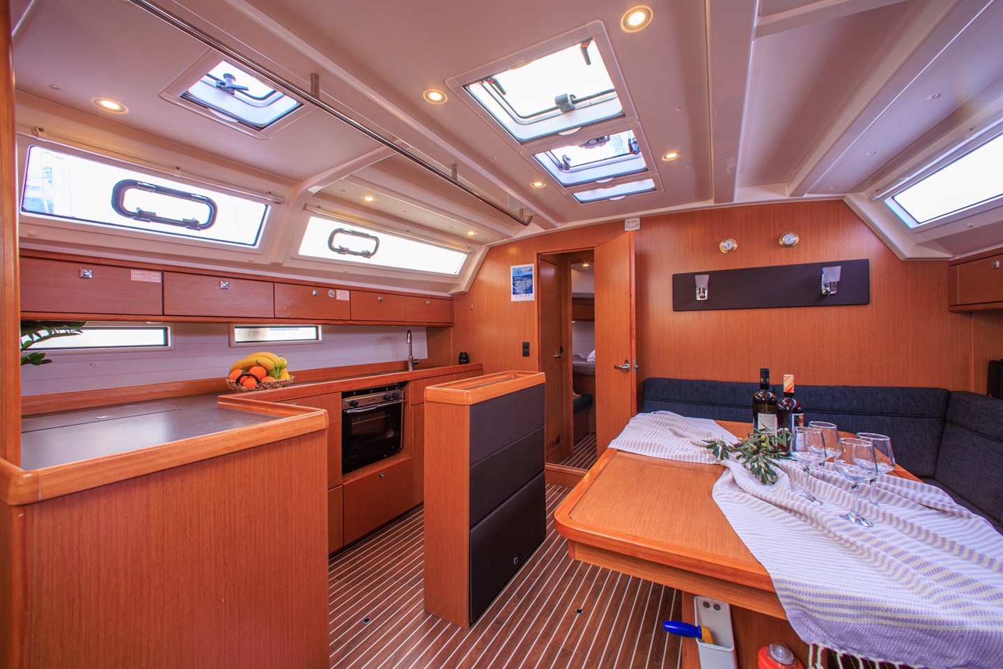 Bavaria Cruiser 46 - Saloon