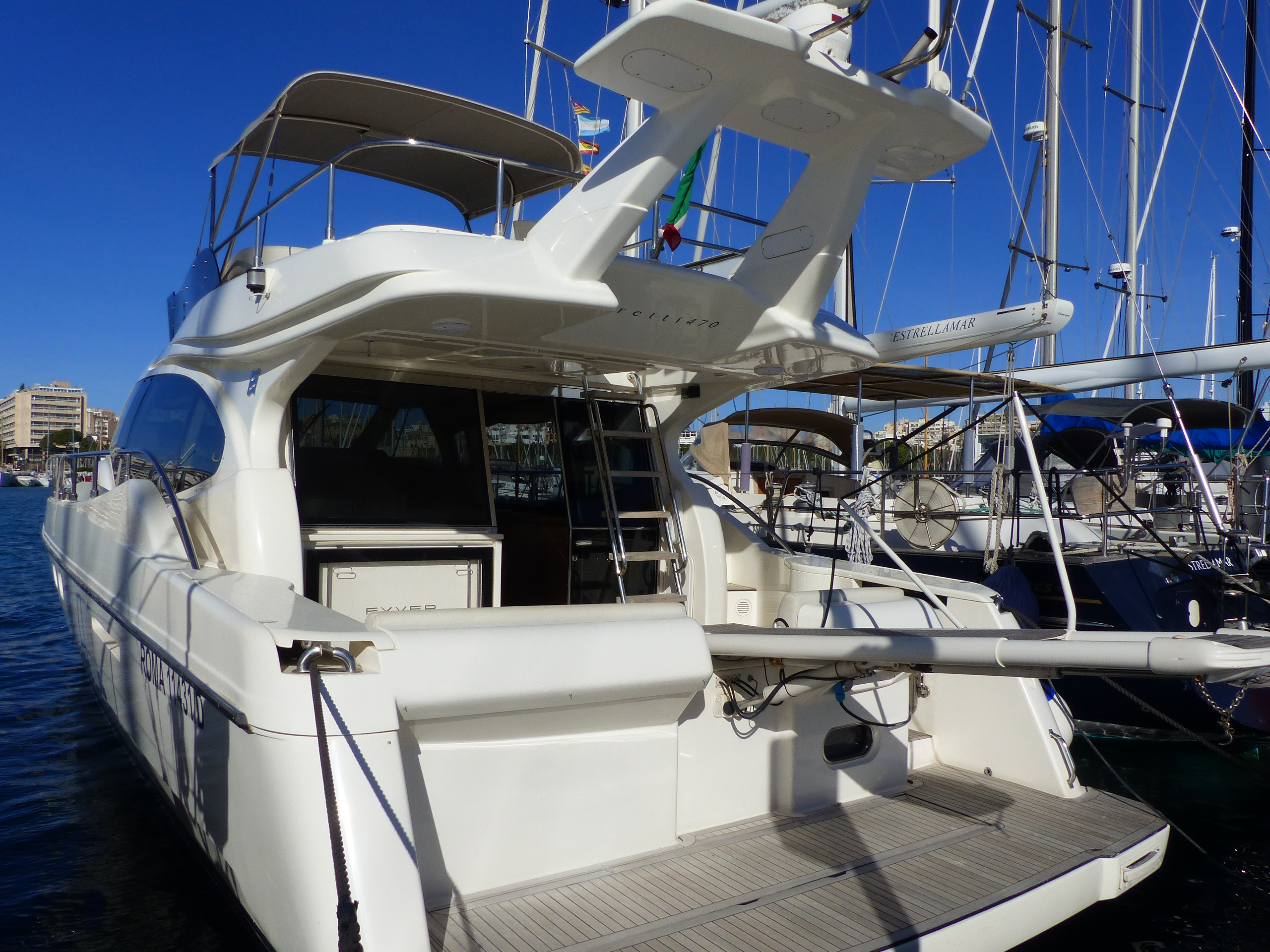 Ferretti 470 side profile