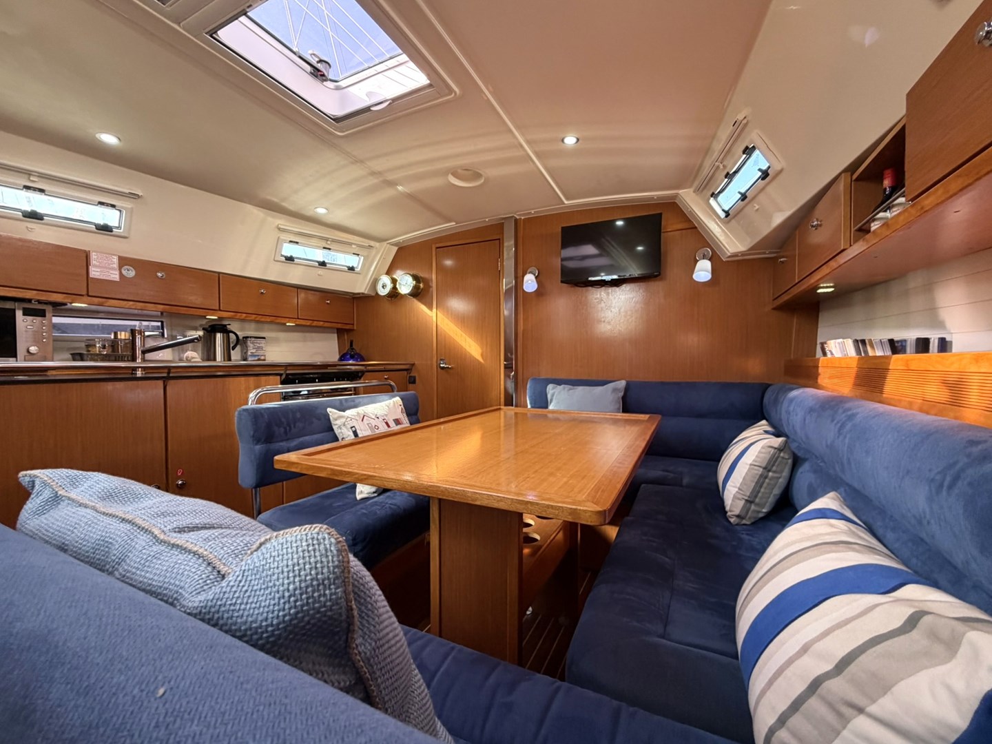 Bavaria 40 Cruiser Saloon