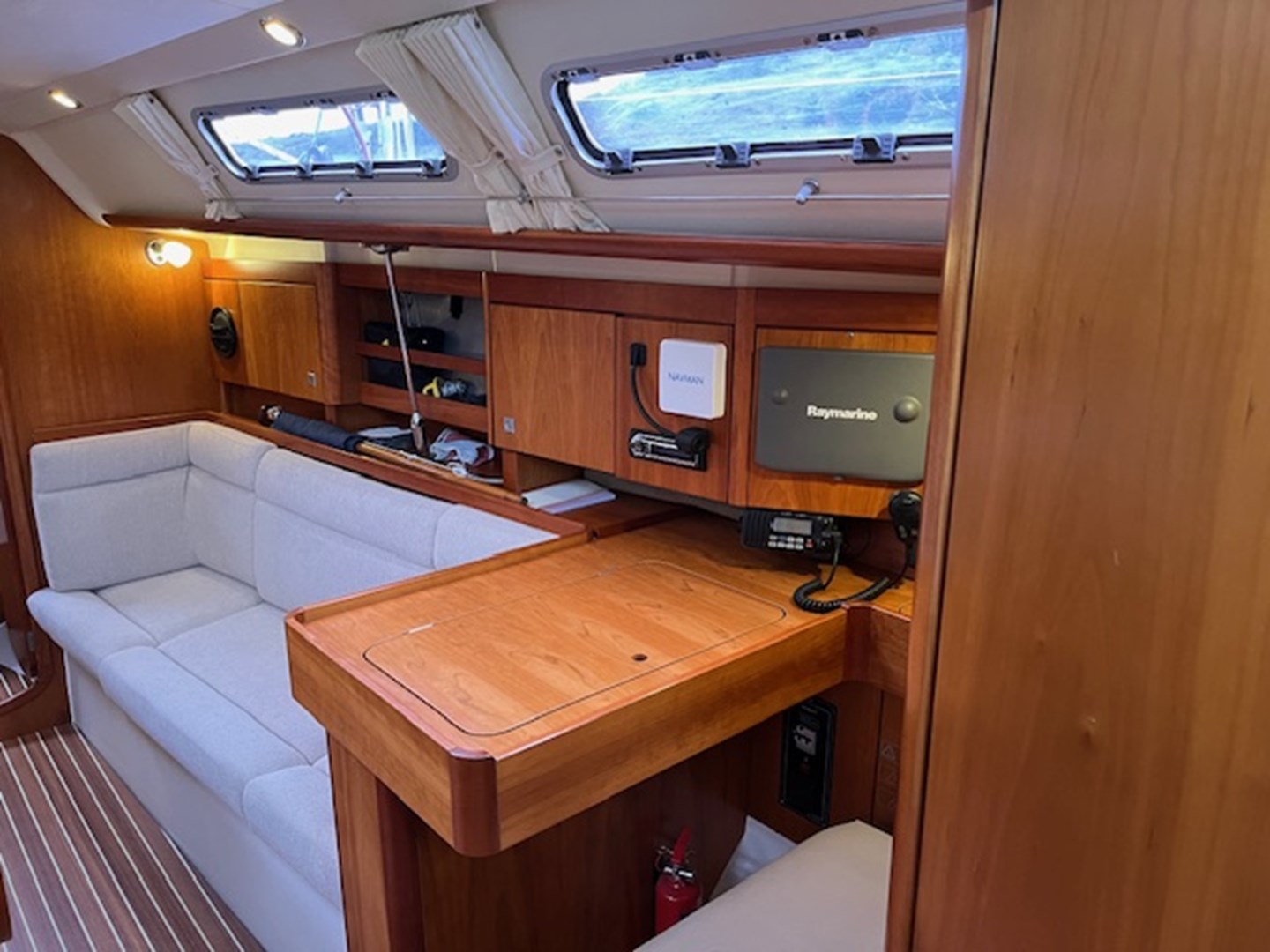 Dehler-36-SQ-saloon-stb.jpeg