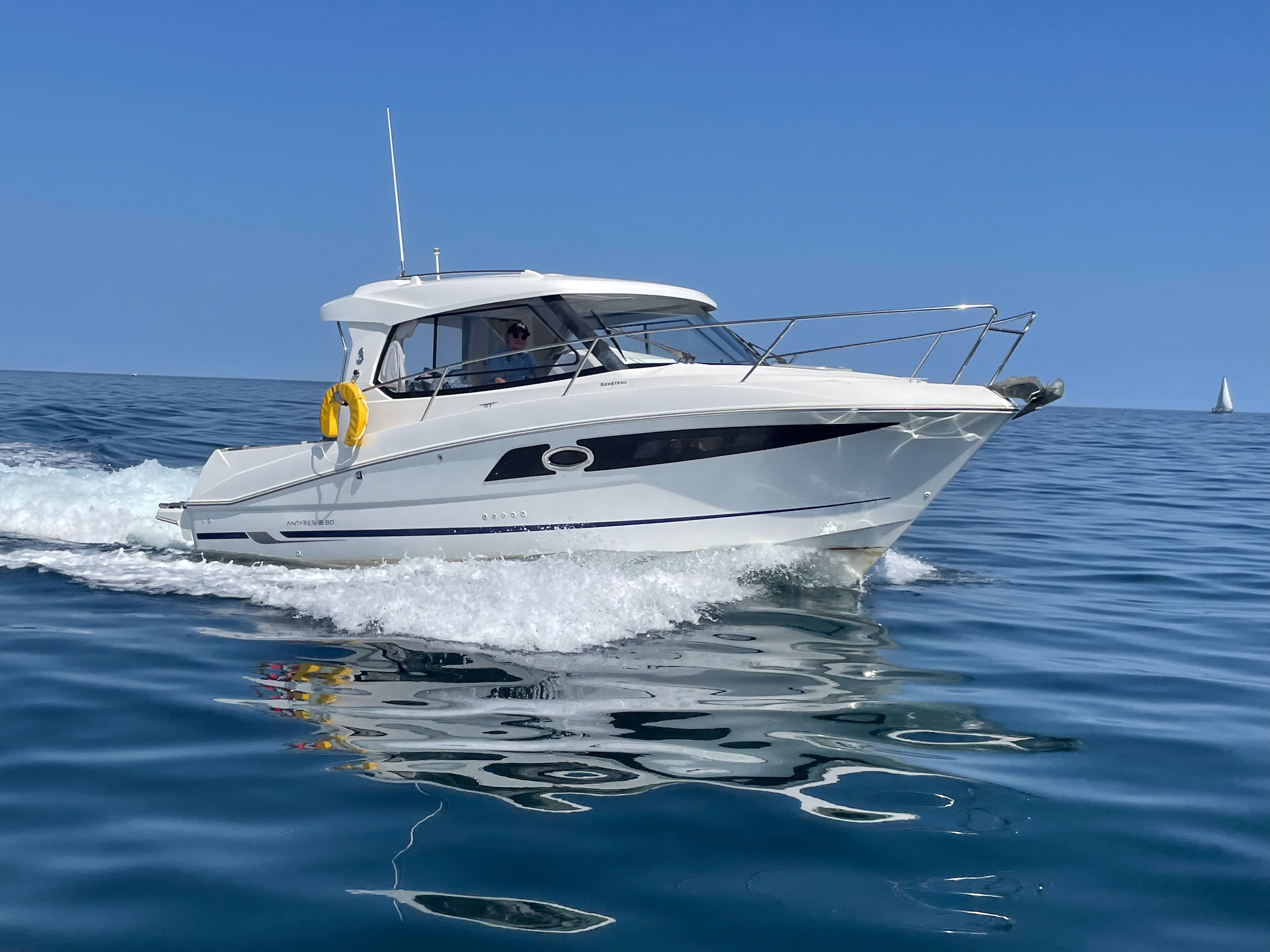 2012 Beneteau Antares 8.80