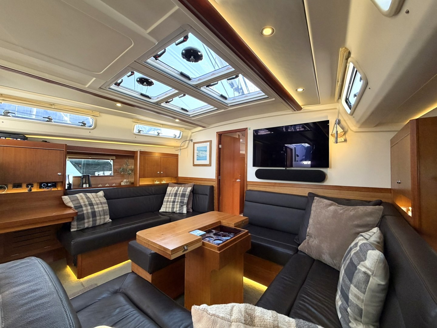 Hanse 455 Saloon