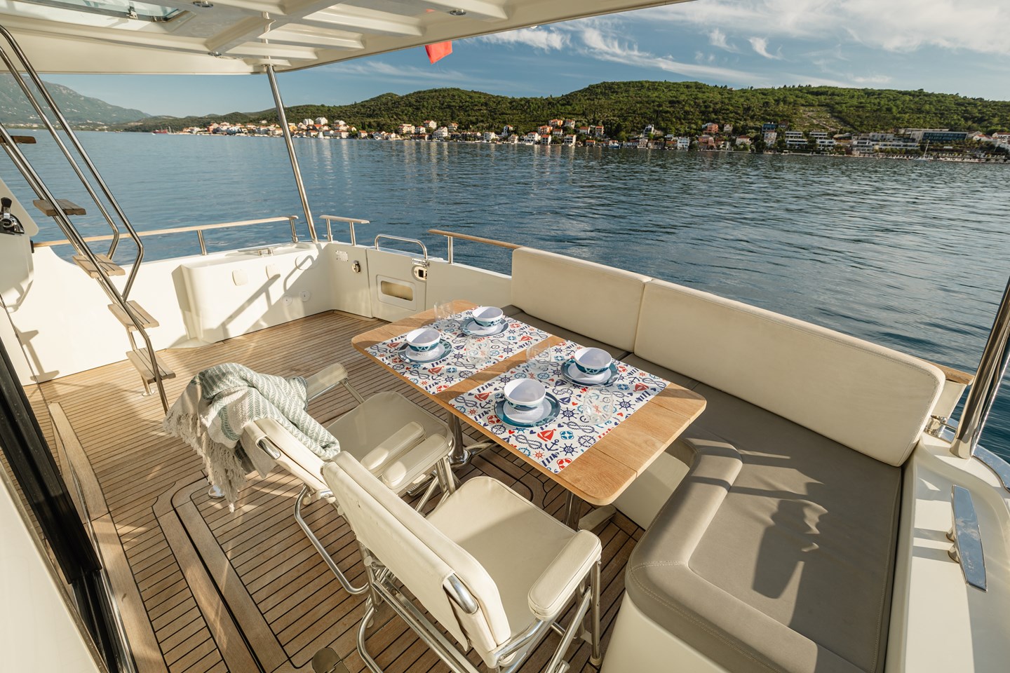 ST52 cockpit dining