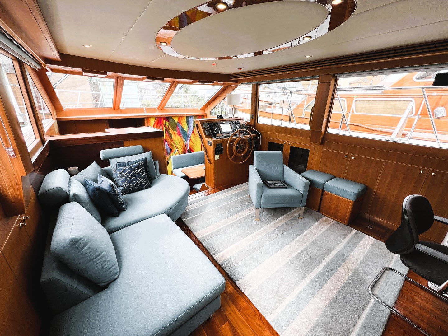 Hershine 50-Saloon