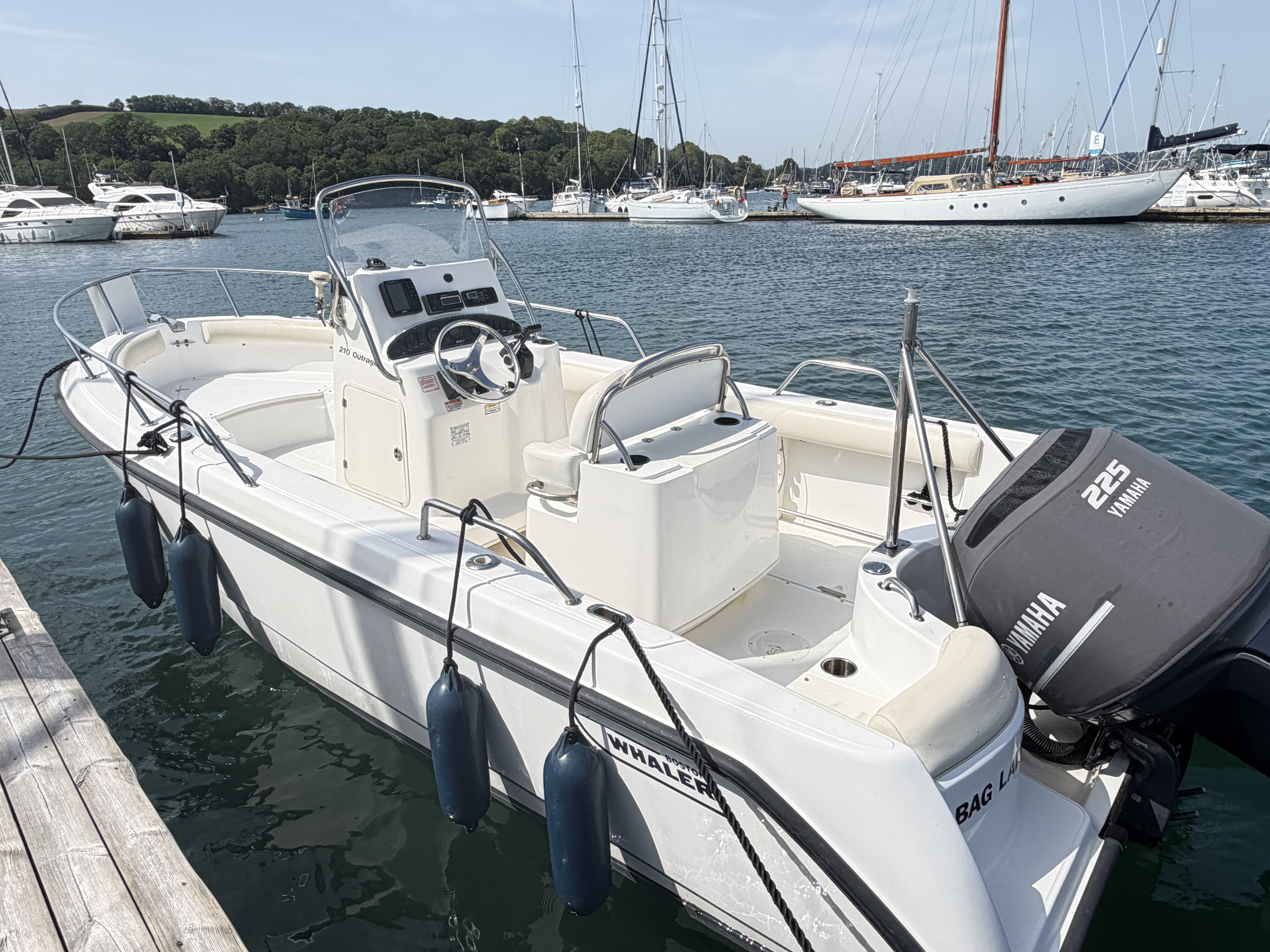 Boston Whaler 210 Outrage