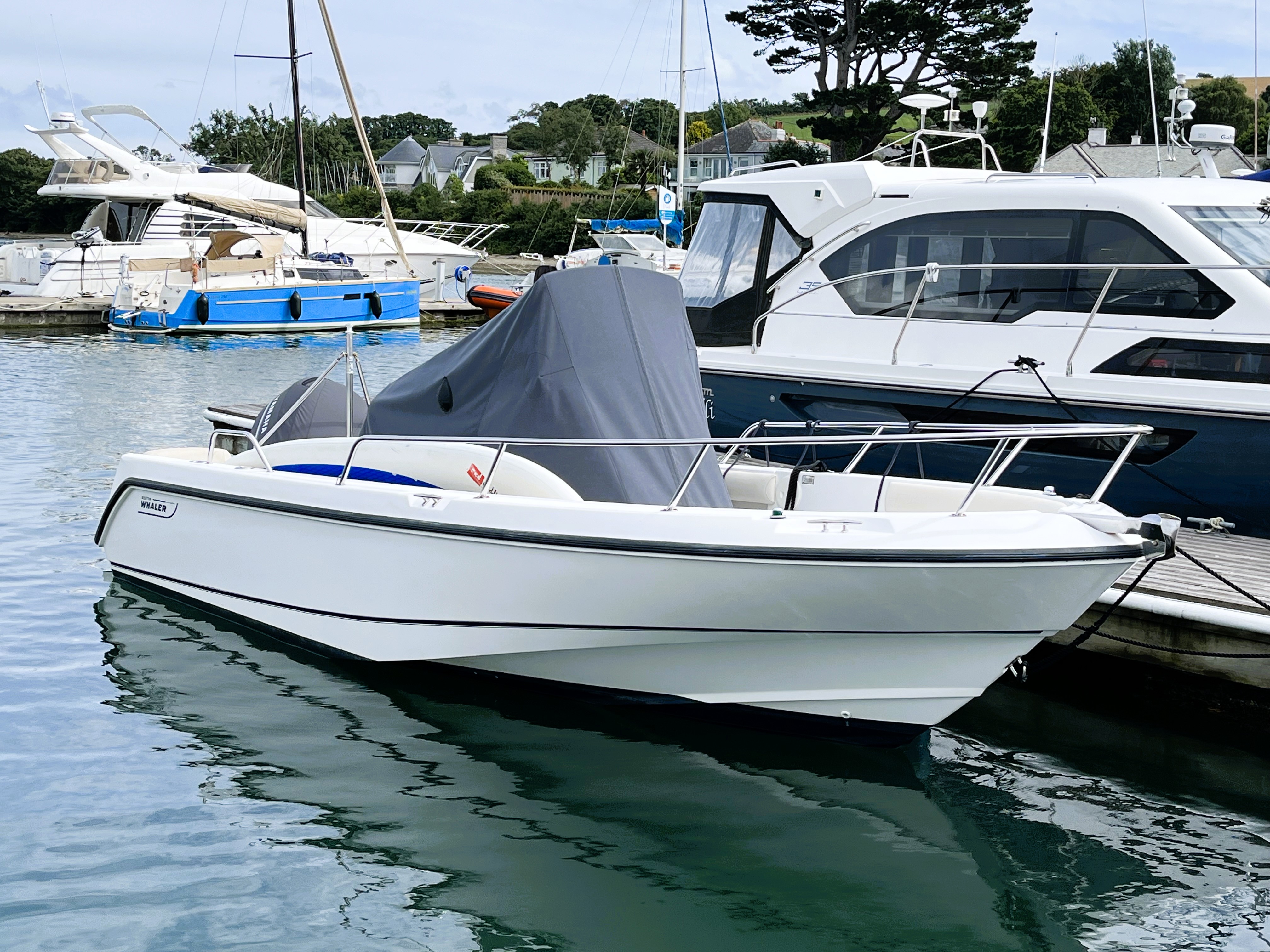 2005 Boston Whaler 210 Outrage