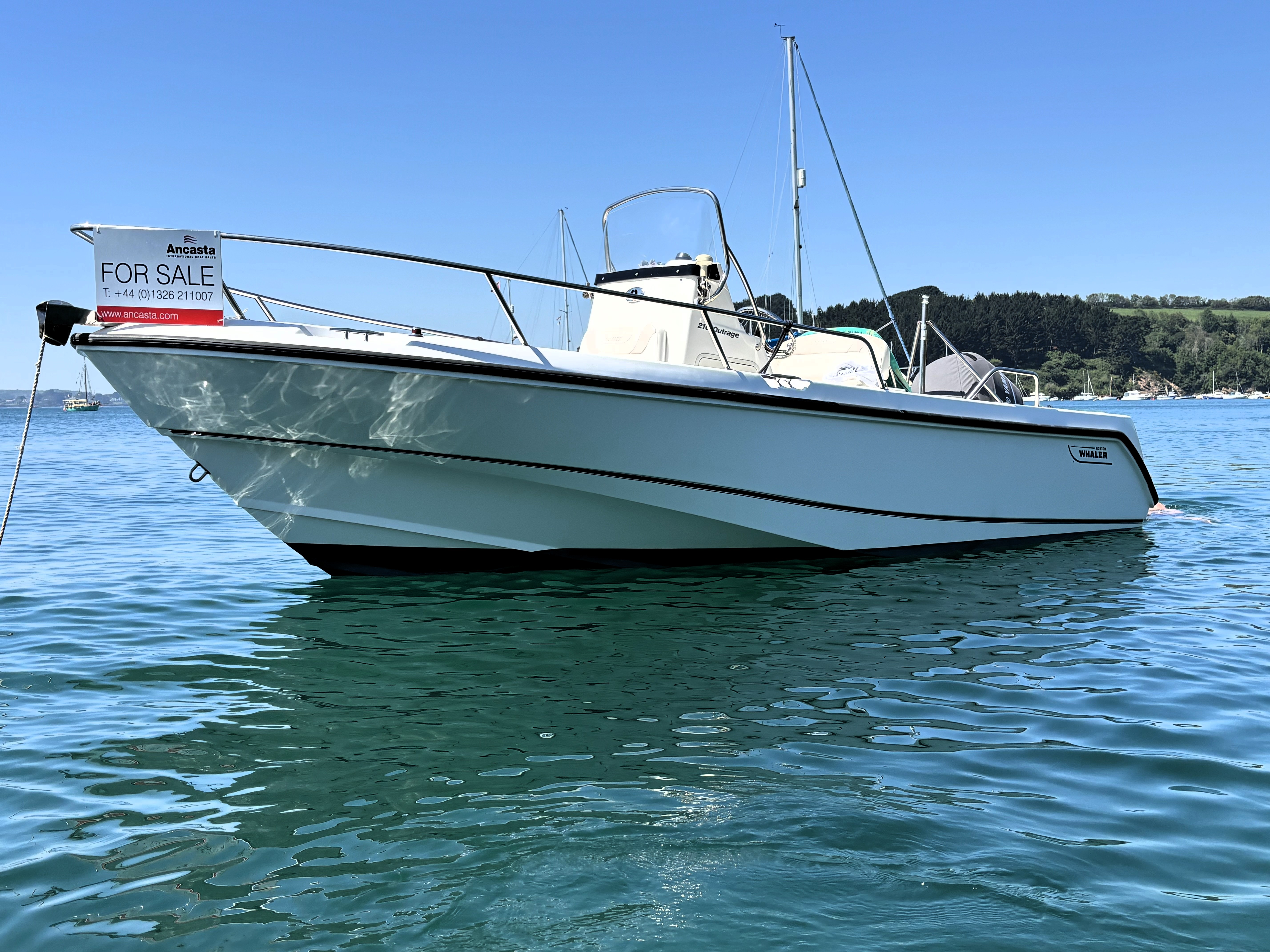 2005 Boston Whaler 210 Outrage