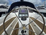 Bavaria 37 Cruiser helm