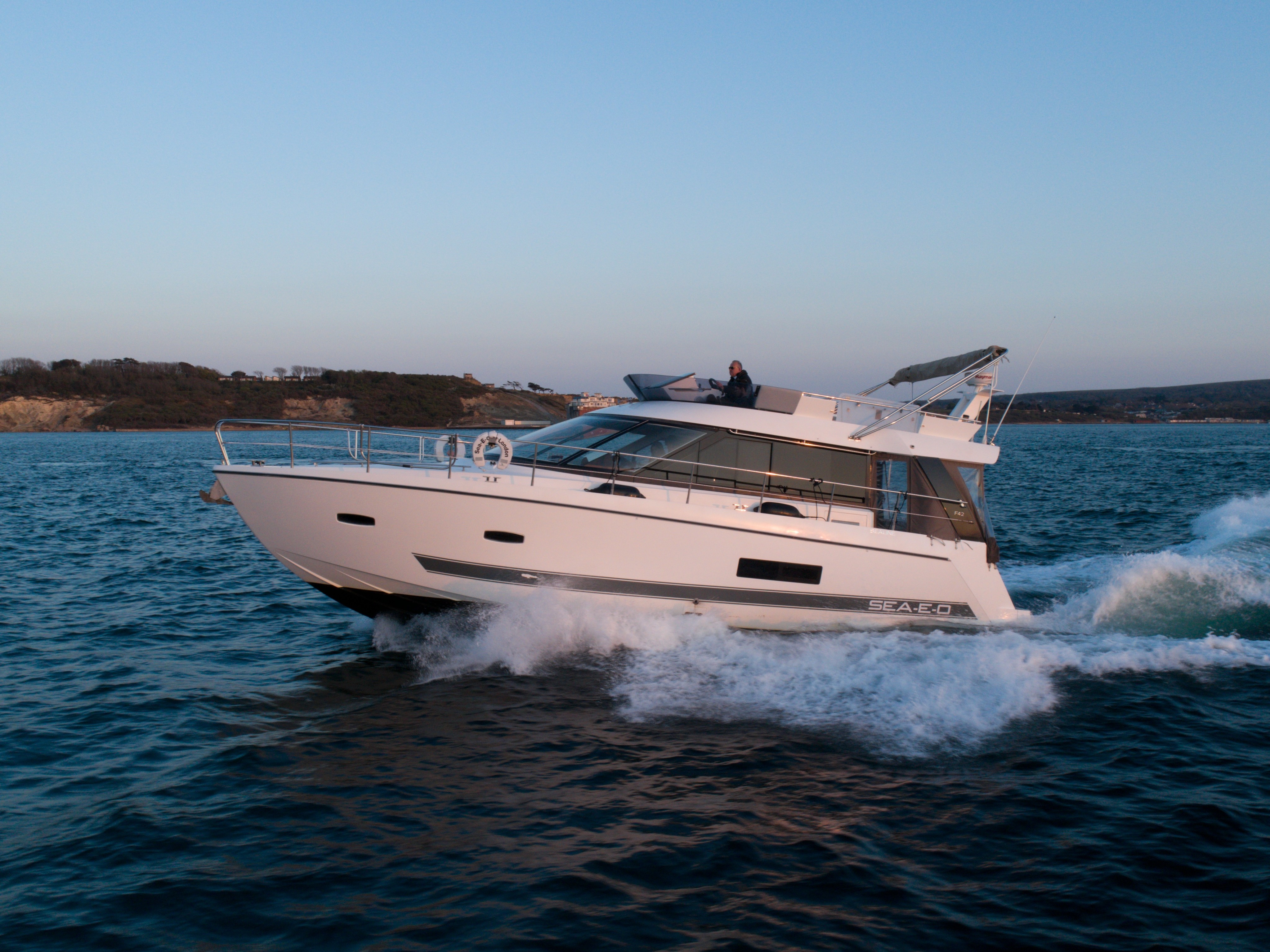 2011 Sealine F42