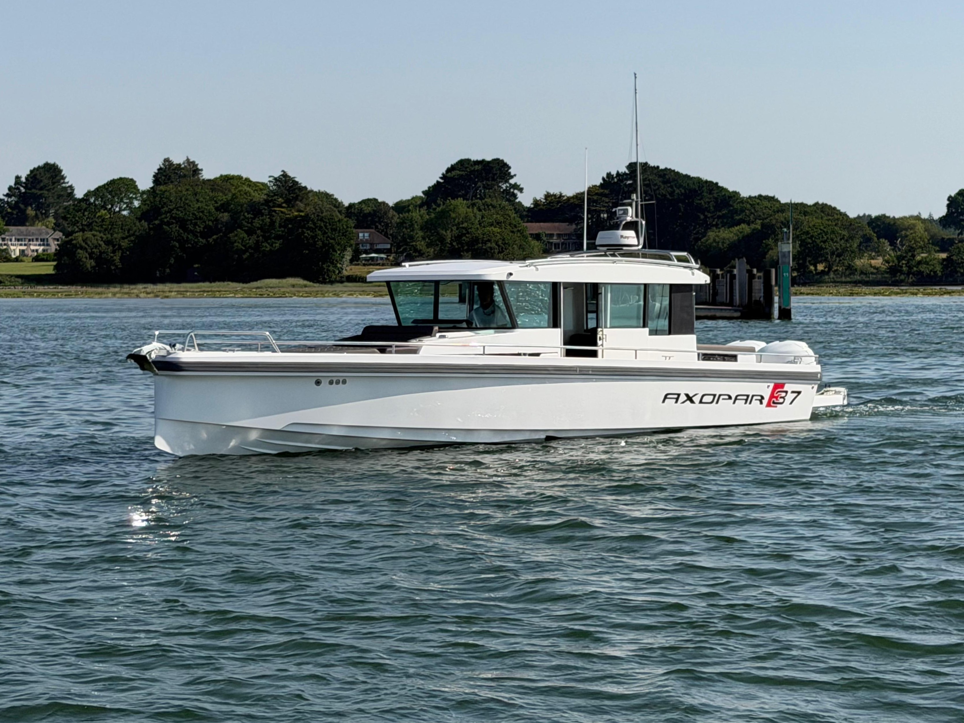 2017 Axopar 37