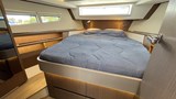 Sealine C335 Forward Master Cabin