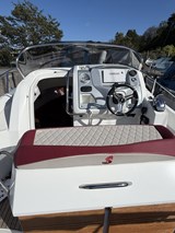 Beneteau Flyer 850 Sundeck Helm Area