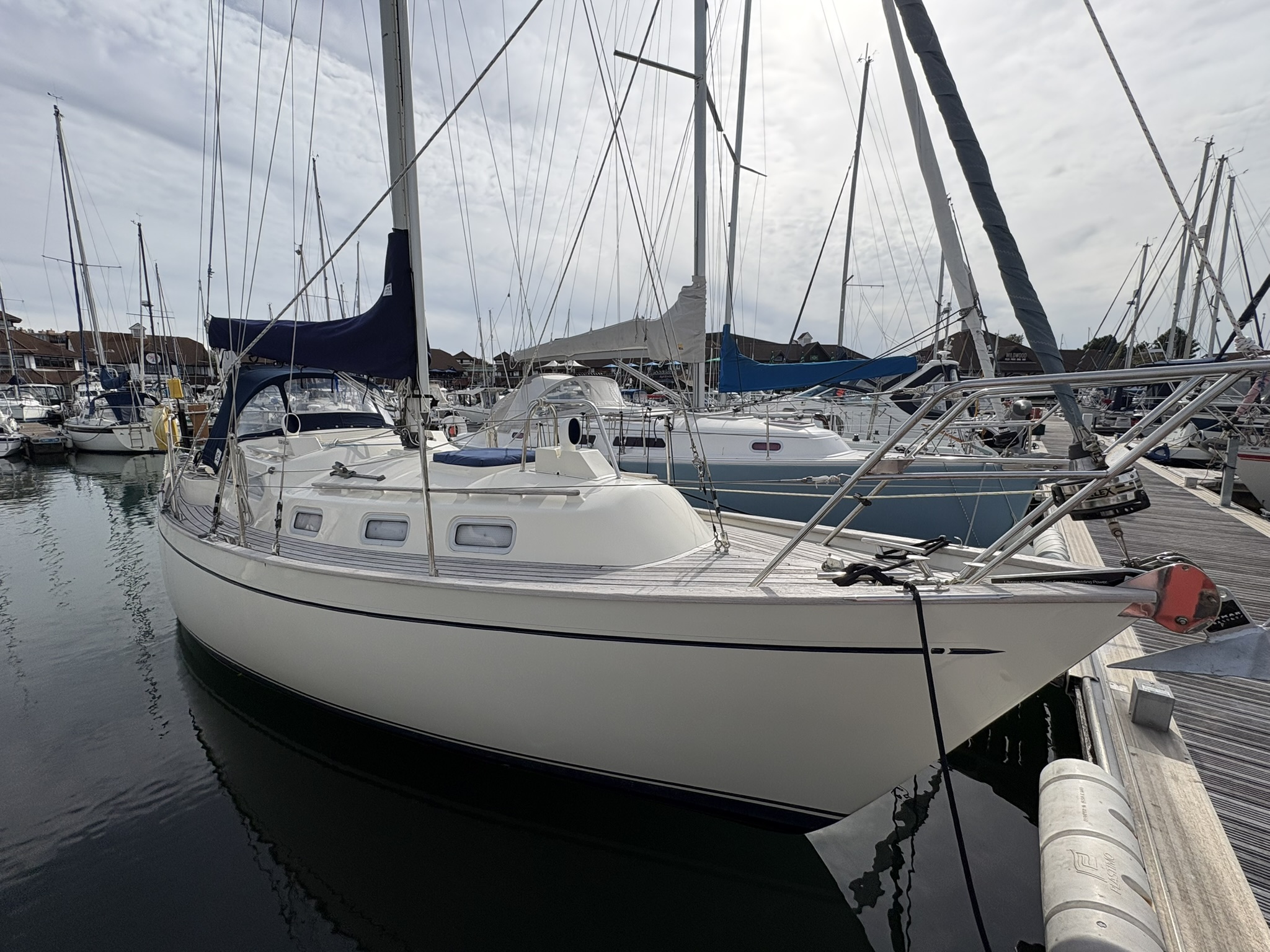 Vancouver 28 starboard side