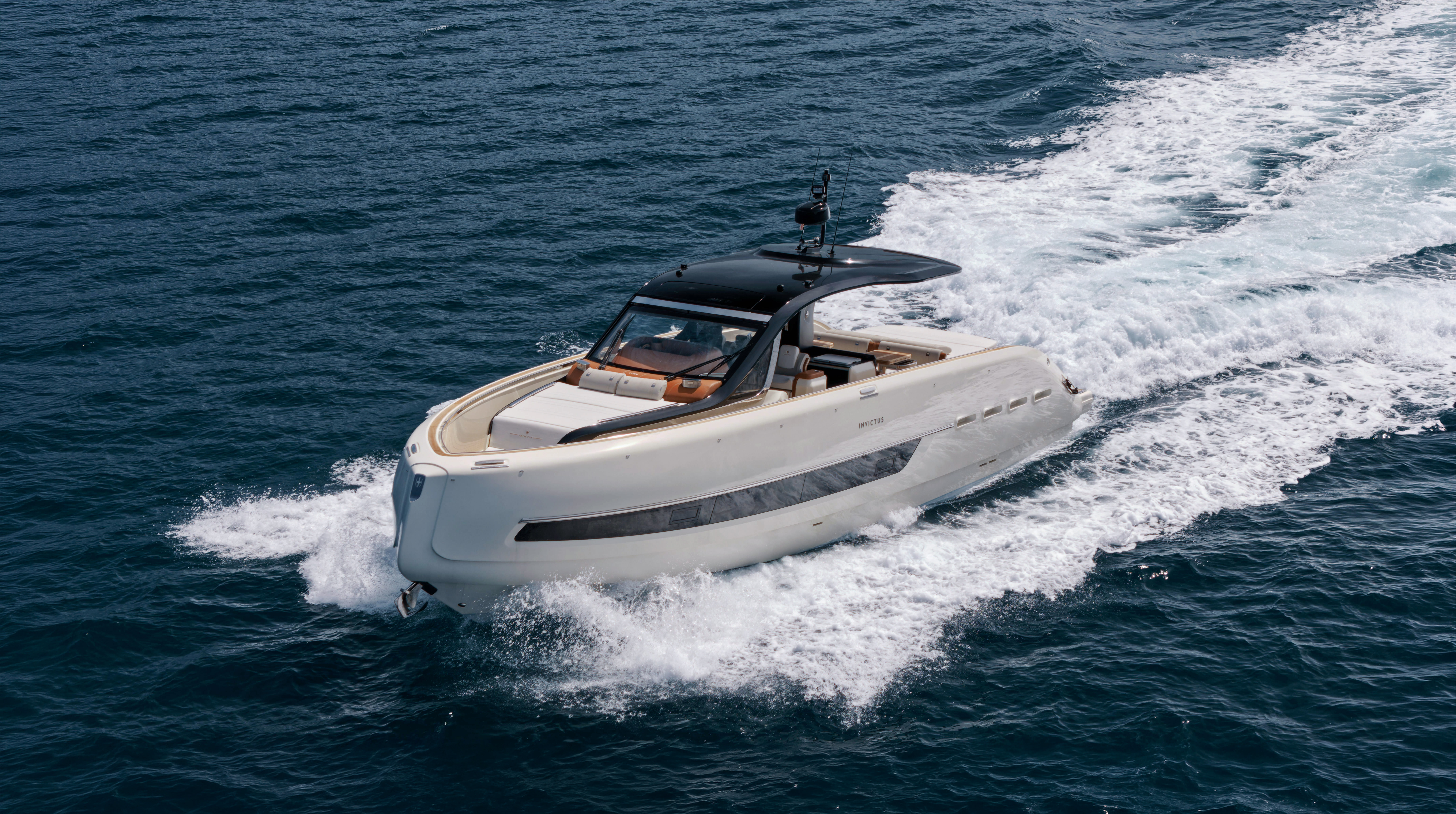 2023 Invictus 460TT